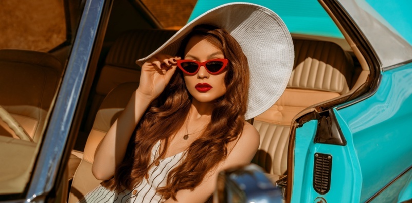 Cat-eye sunglasses