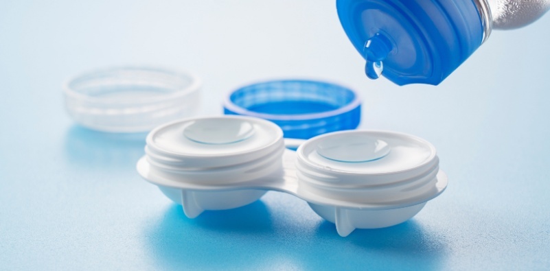 look after contact lenses