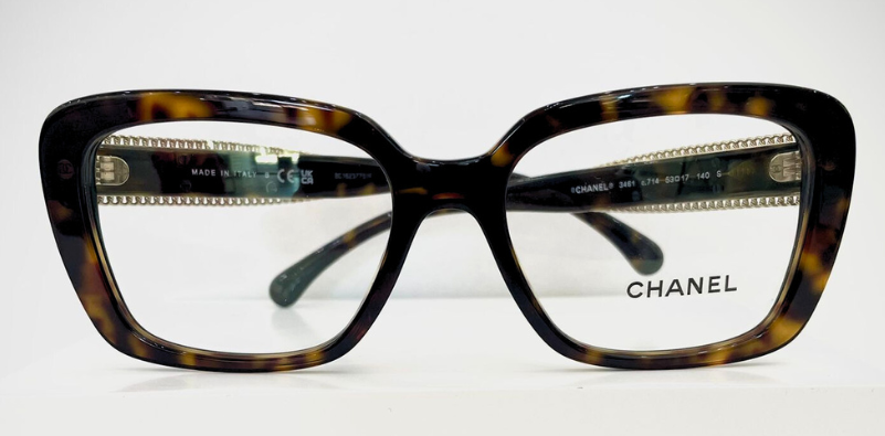 cat-eye glasses 